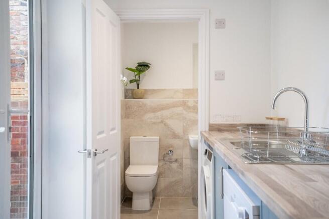 2 bed Terraced to rent Image 12