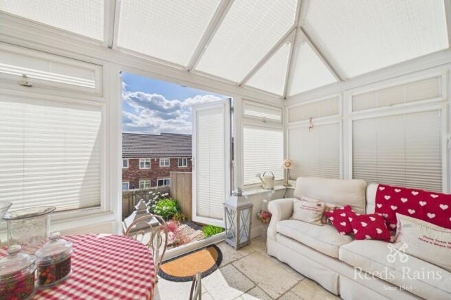 2 bed Terraced for sale Image 2
