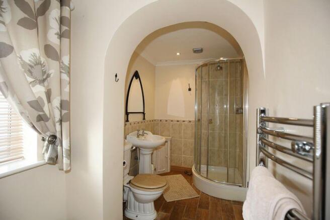 BATHROOM Photo 2