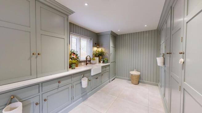 6 bed Detached for sale Image 11