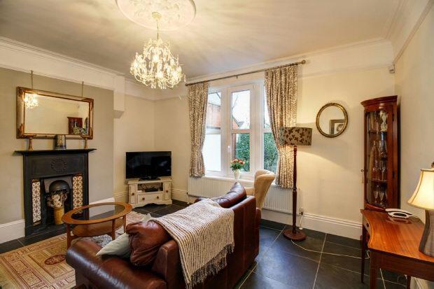 LIVING AREA PHOTO 2