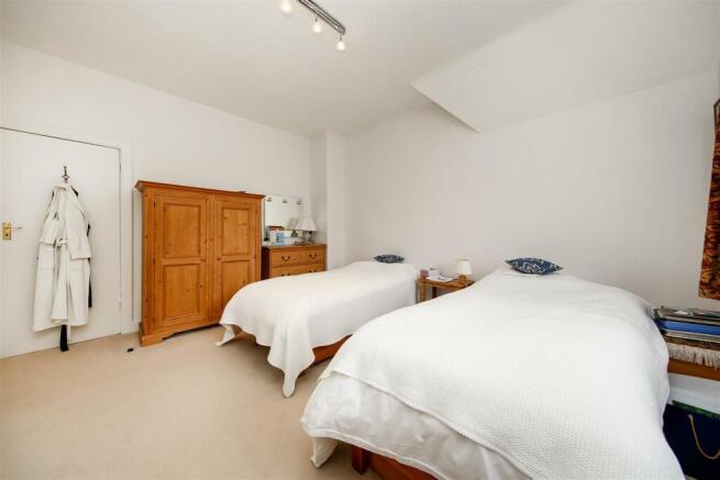 Bed3.2.jpg