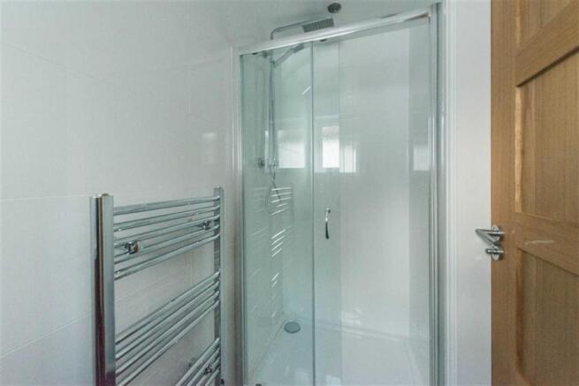 EN SUITE SHOWER ROOM