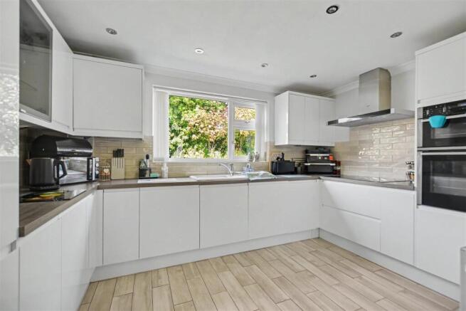 Kitchen_2.jpeg