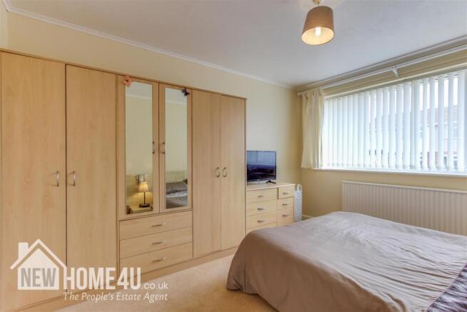 MASTER BEDROOM: