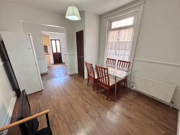 4 bed Terraced to rent Image 5
