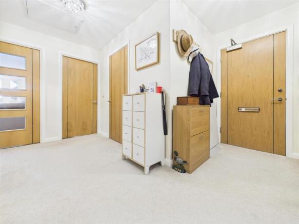 2 bed Retirement Property for sale Image 8