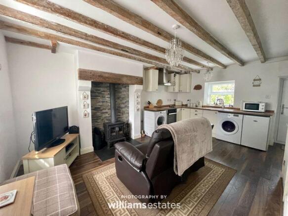 Kitchen/ Lounge