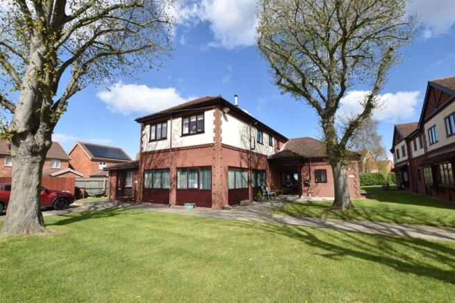 COMMUNAL MEETING ROOM