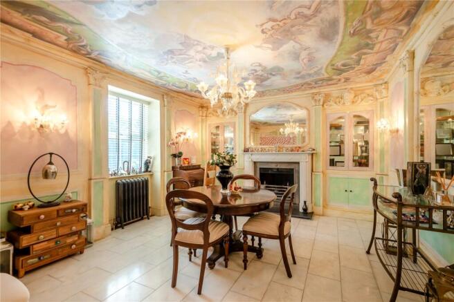 5 bed Detached for sale Image 6