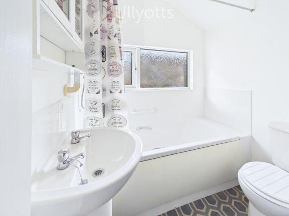 3 bed Semi-Detached for sale Image 8