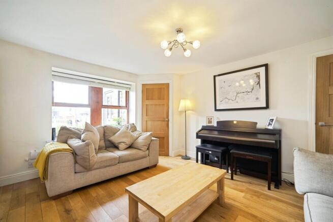 3 bed Semi-Detached for sale Image 8