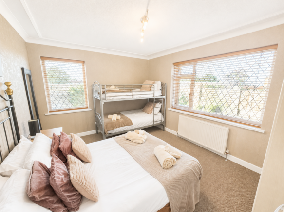 9 bed Detached for sale Image 11