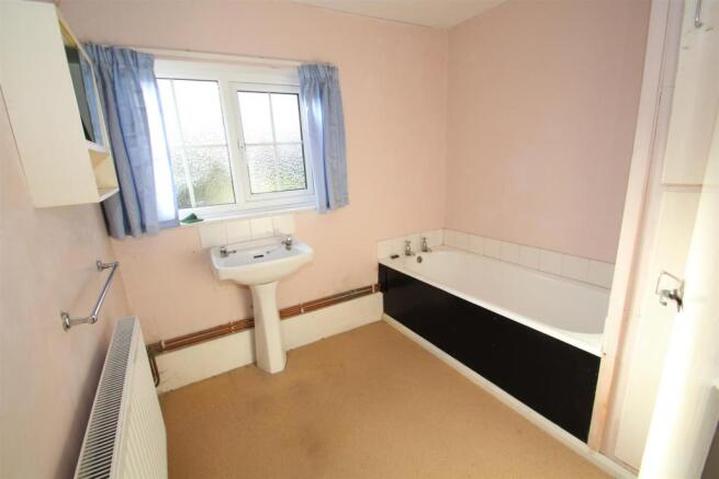 6 The Wharf BATHROOM