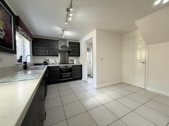 4 bed Detached for sale Image 10