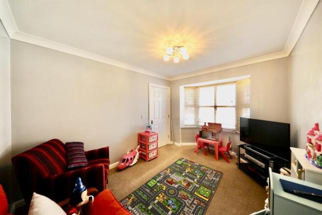 5 bed Detached for sale Image 12