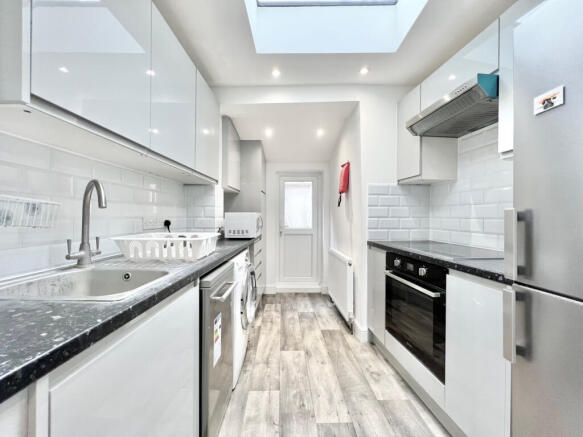 2 Bedroom End Terrace for Rent