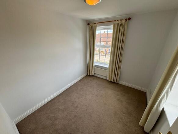 4 bed House to rent Image 10