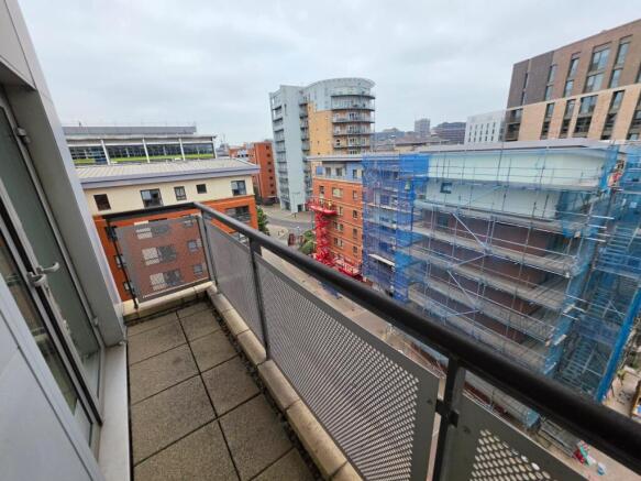 2 bed Flat to rent Image 7