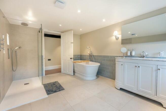 8608560-interior34.jpg