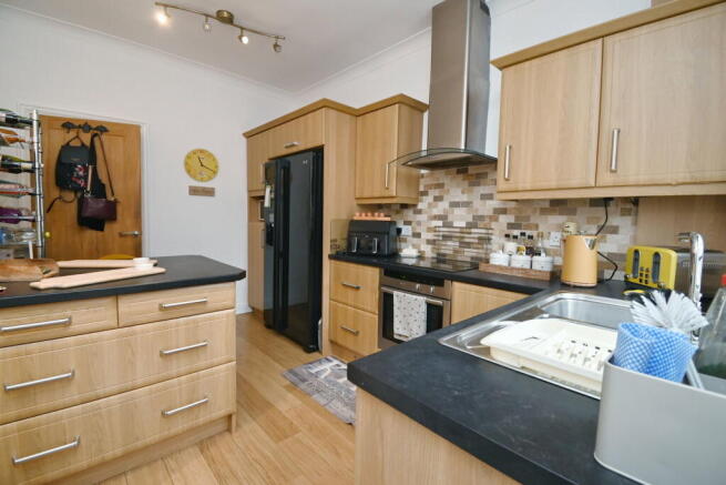 4 bed Semi-Detached for sale Image 7