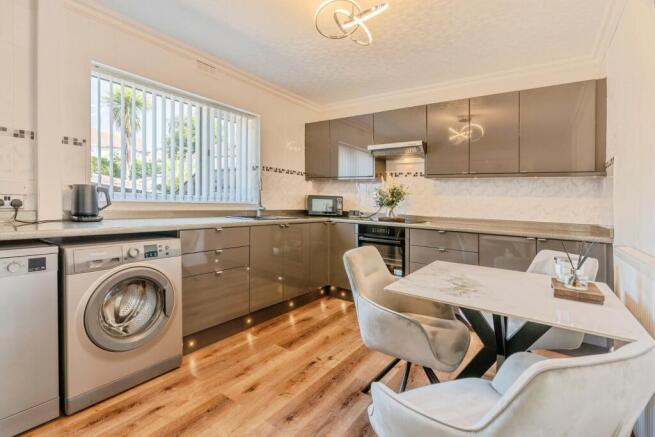 3 bed Terraced for sale Image 6