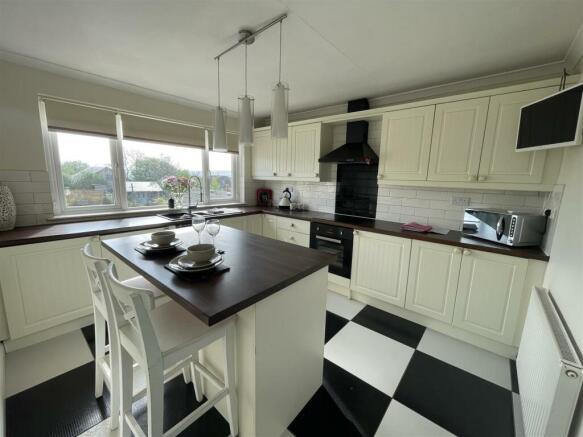Kitchen/Centre Island