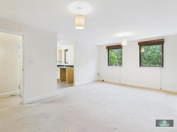 Oakwood Court, Tollgate Hill photo 4