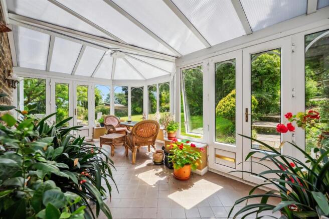 6 bed Detached for sale Image 8