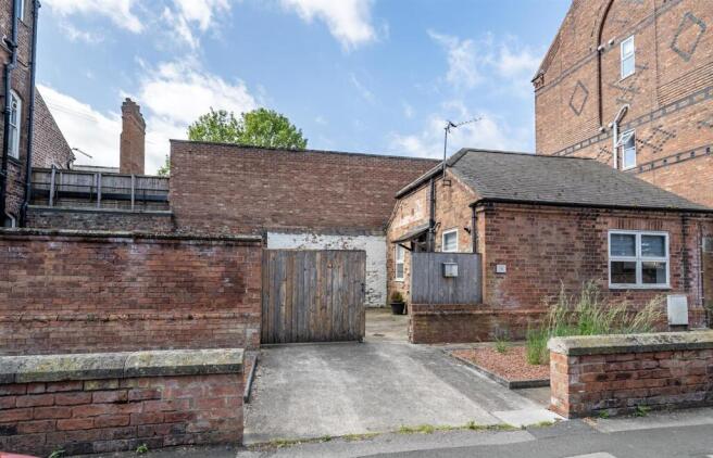 2 bed Detached for sale Image 3