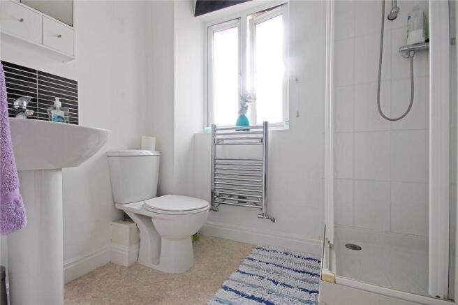 Ensuite to Bed 1