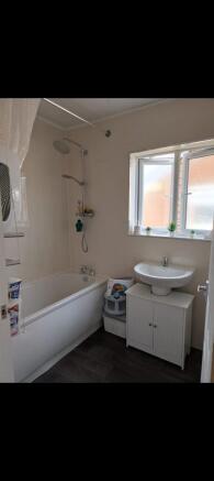 3 bed Semi-Detached to rent Image 12