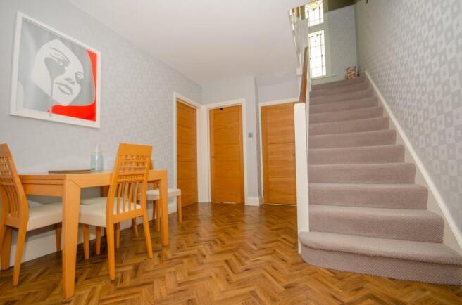 Entrance hall pic 3.jpg
