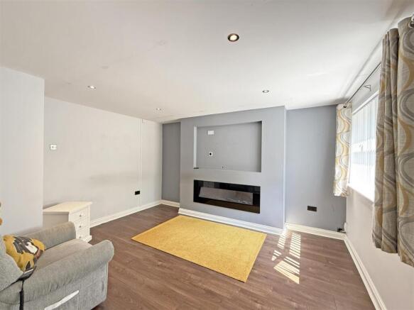 St Peters Road 102 - Lounge FP.jpg