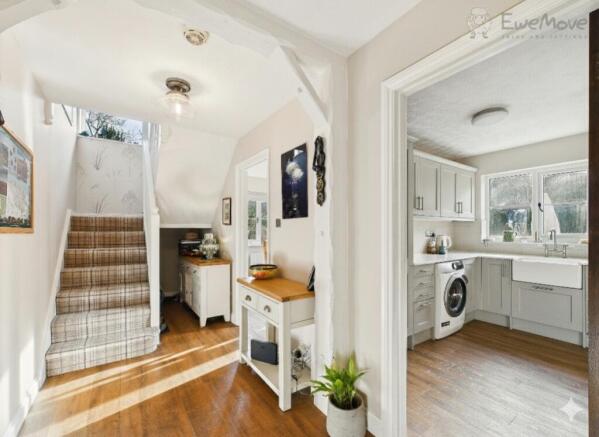 EWEMOVE SOUTH MOLTON - HALLWAY