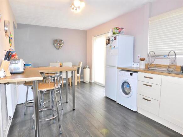 Kitchen 1.JPG