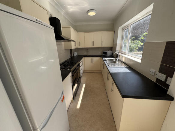 1 bed House Share to rent Image 3