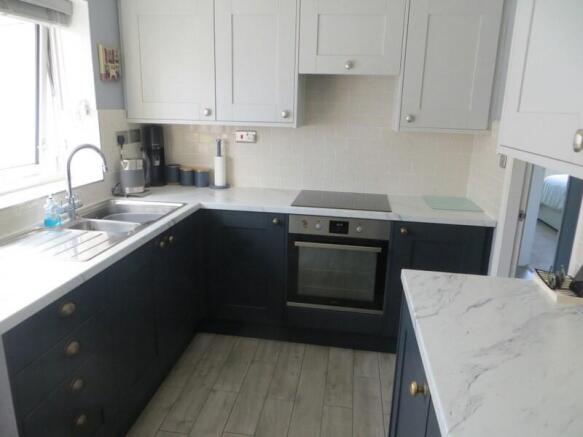 13 Acrefield Avenue, Guilsfield, Welshpool, Powys, SY21 9PN photo 4