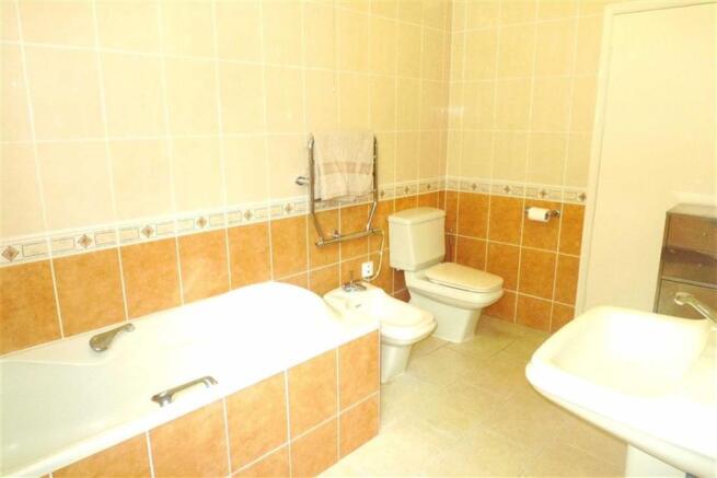 Ground Floor Bathroo