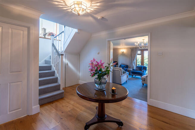 5 bed Detached for sale Image 12