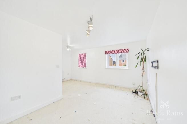3 bed Semi-Detached for sale Image 7
