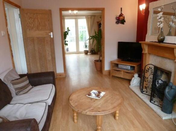 Lounge through to Di