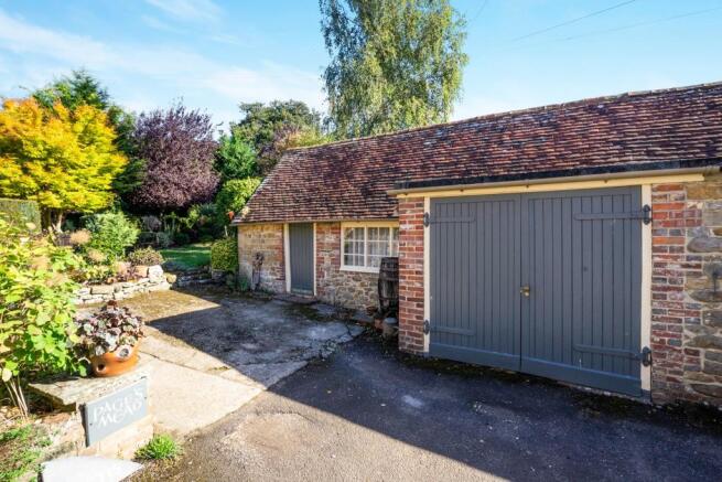 Garage/Workshop
