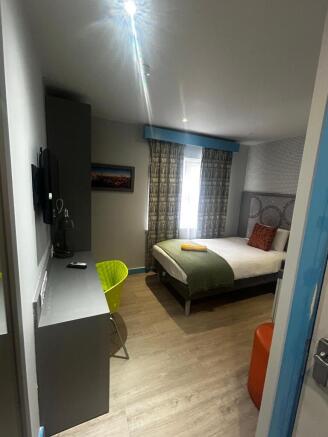 Bright, neatly presented double bedroom with a ...