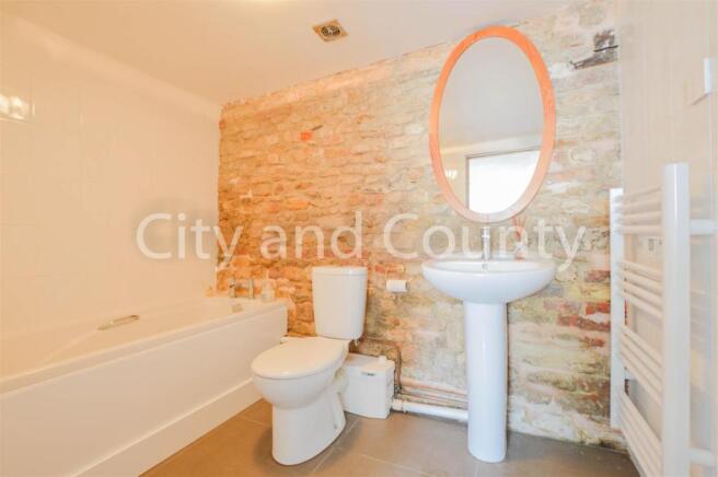 bathroom 1 (2).jpg