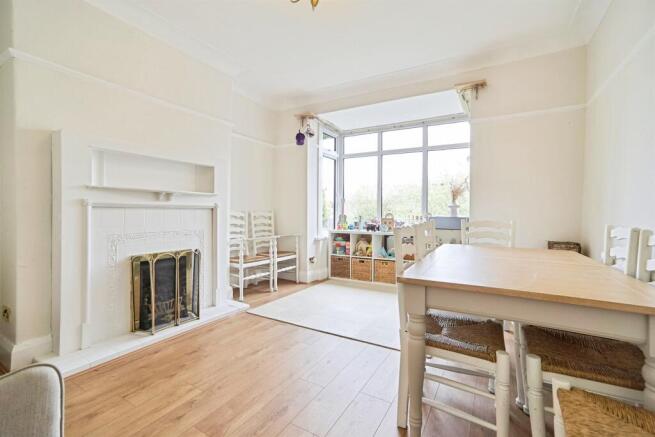 4 bed Semi-Detached for sale Image 4