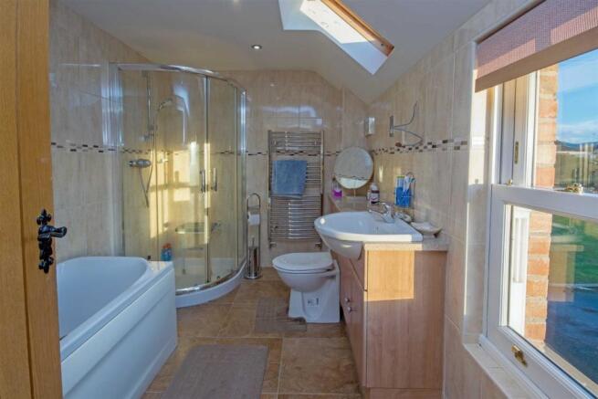 EN SUITE