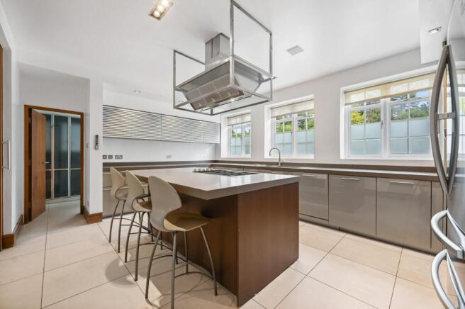 TEC - 3 The Bishops Avenue - Kitchen3 (1).jpg