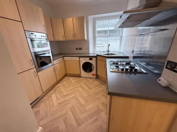 kitchen 2.jpg