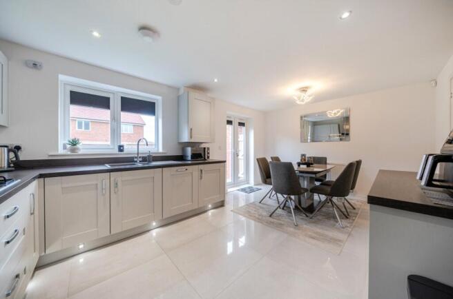Watt Drive, East Hollinsfield, Middleton, Manchester, M24 photo 4